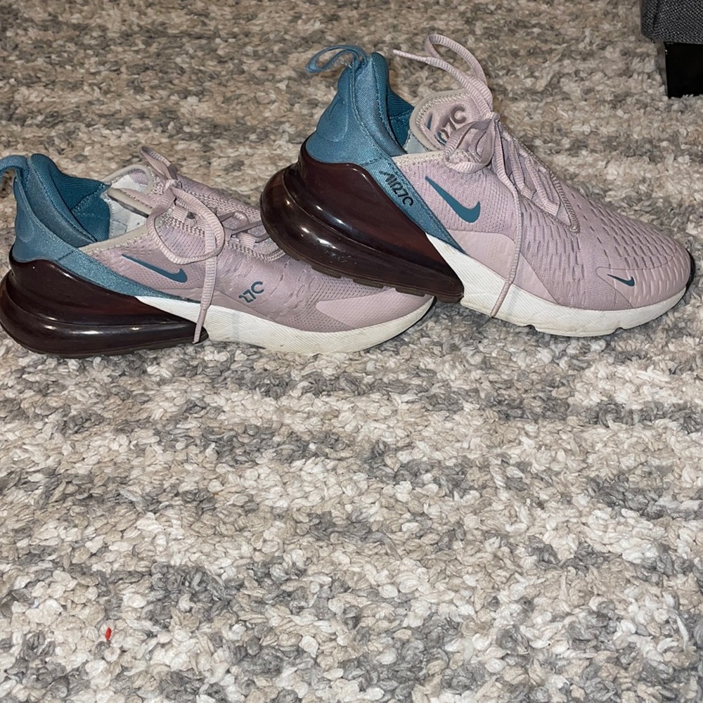 Womens Nike Air 270’s. Size 8, great condition!